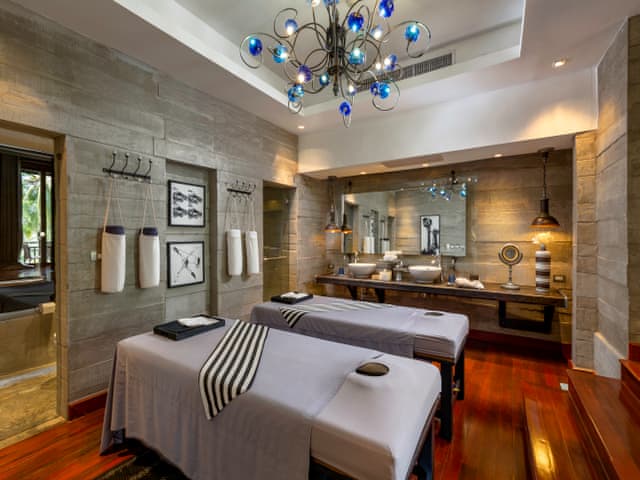 One Bedroom Pearl Shell Suite