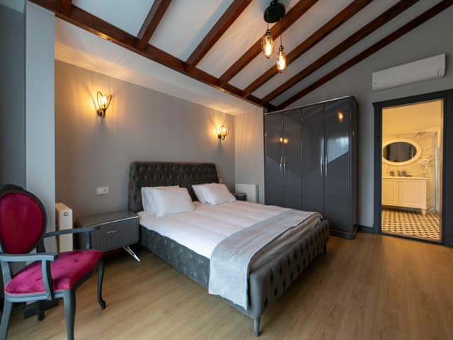 Royal Villa (Isıtmalı Özel Havuzlu)