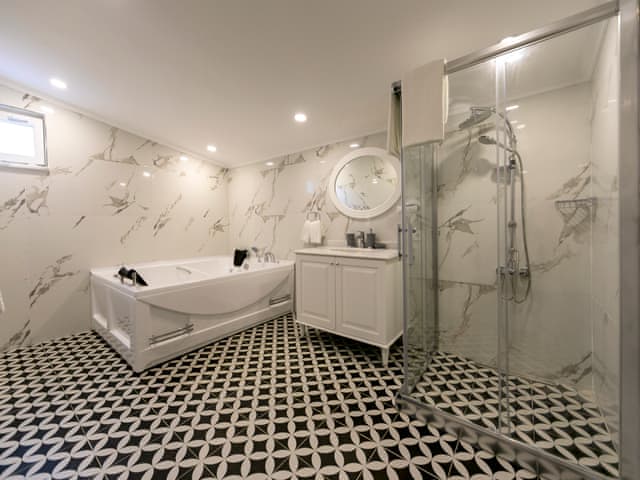 Royal Villa (Isıtmalı Özel Havuzlu)