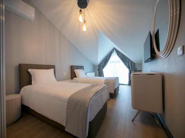 Royal Villa (Isıtmalı Özel Havuzlu)