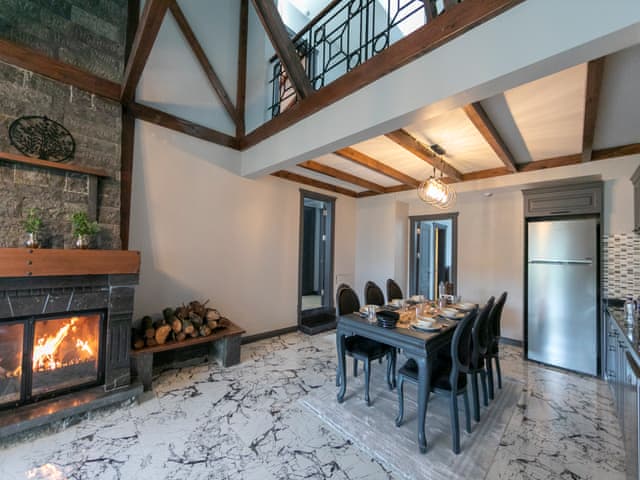 Royal Villa (Isıtmalı Özel Havuzlu)