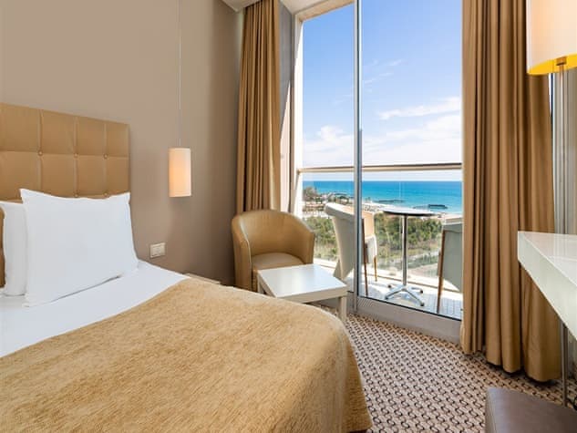 Standard Room, Partial Sea View