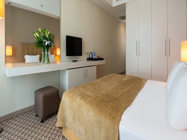 Standard Room, Partial Sea View