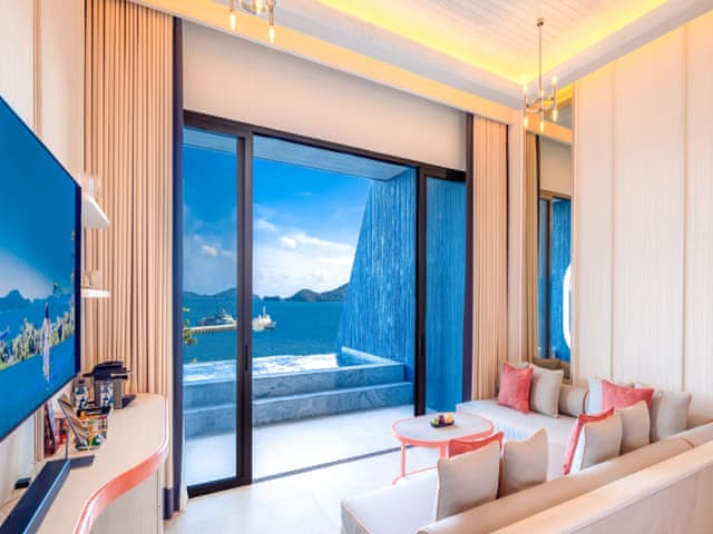 Yaya Pool Suite Ocean View