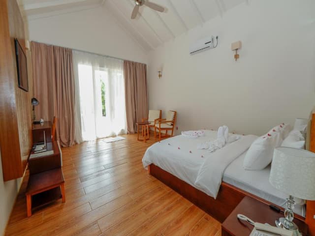 Deluxe Beach Bungalow