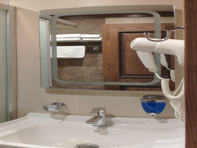 Delüks Üç Kişilik Oda