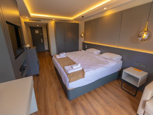 Deluxe Room Partial Sea