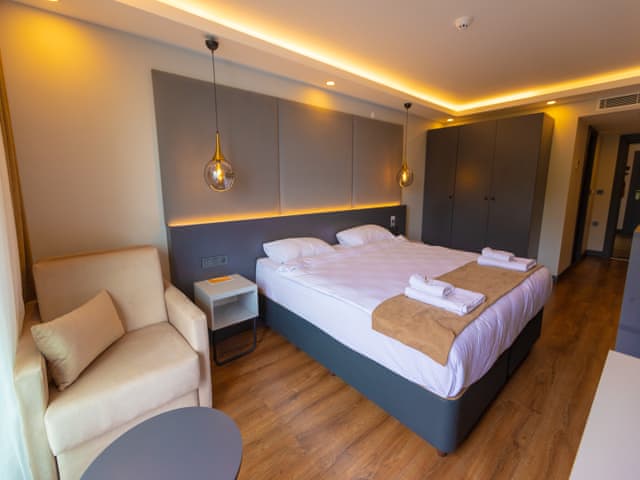 Deluxe Room Partial Sea