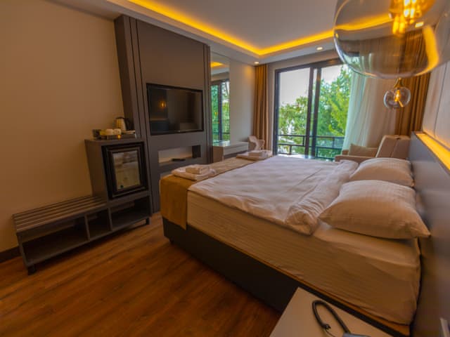 Deluxe Room Partial Sea