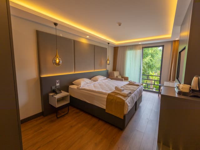 Deluxe Room Partial Sea