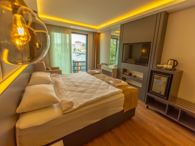 Deluxe Room Partial Sea