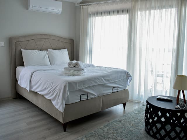 Honeymoon Suite with Jacuzi