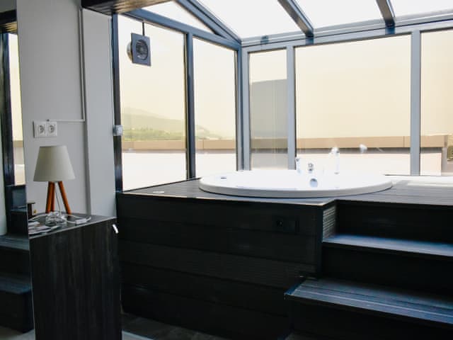 Honeymoon Suite with Jacuzi