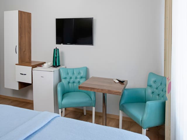 Grand Deluxe Family Room