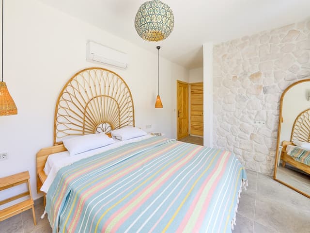 Havuzlu 2 yatak odalı Villa