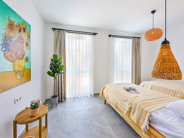 Havuzlu 2 yatak odalı Villa