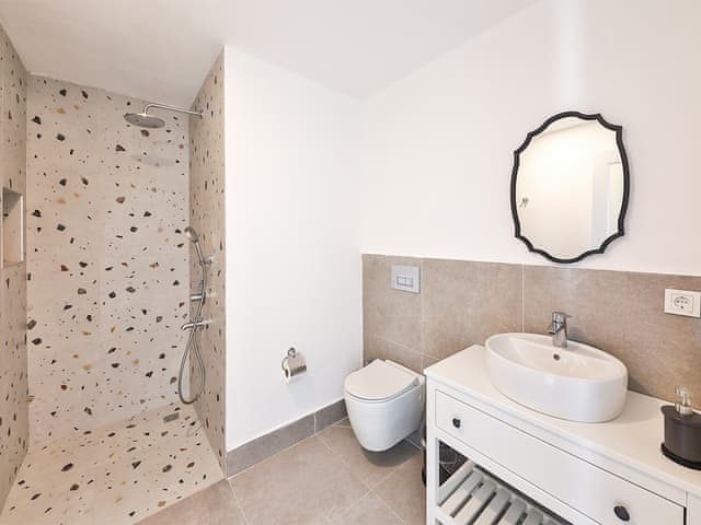 Havuzlu 2 yatak odalı Villa