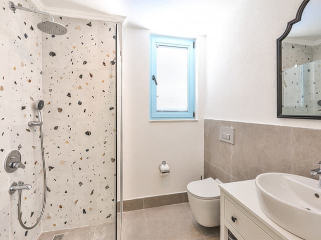 Havuzlu 2 yatak odalı Villa