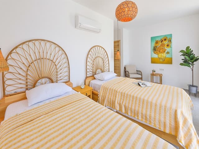 Havuzlu 2 yatak odalı Villa