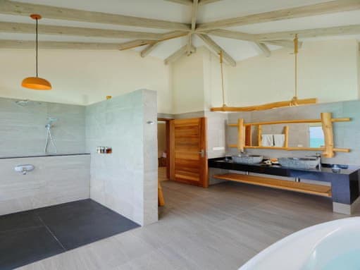 Havuzlu Su Üzeri Süit