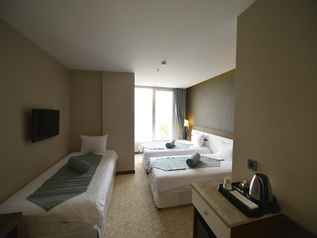 Delüks Üç Kişilik Oda (Deniz manzaralı)