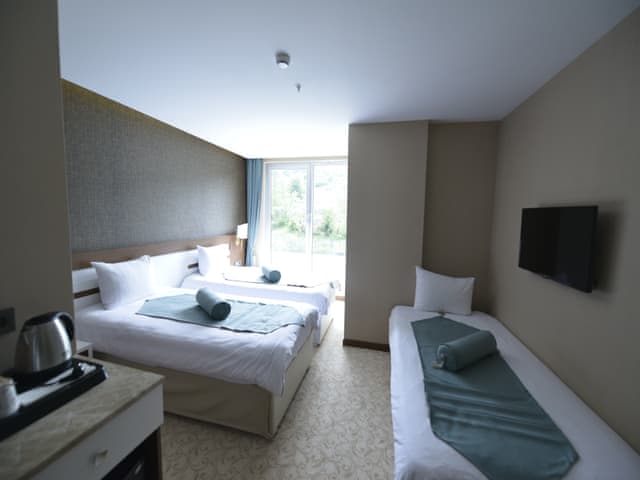 Superior Üç Kişilik Oda (Kara Manzaralı)