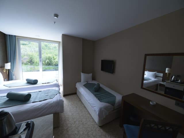 Superior Üç Kişilik Oda (Kara Manzaralı)