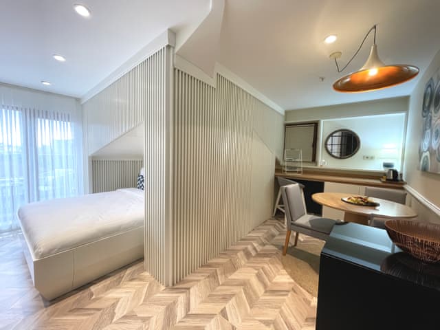 Superior Terrace King