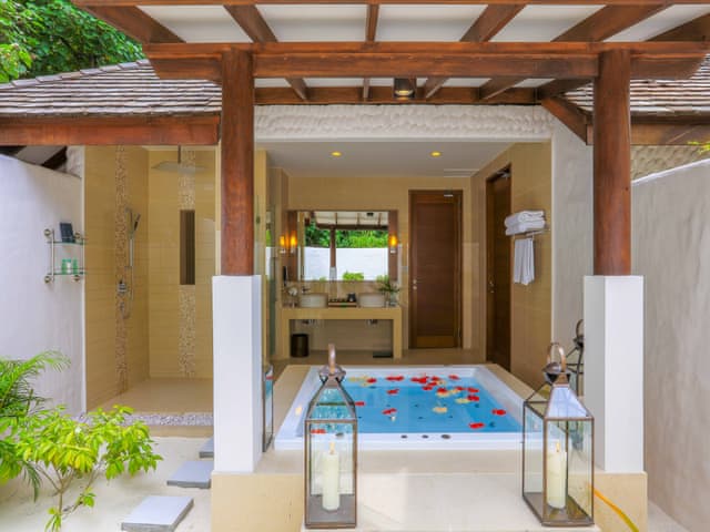 Havuzlu Delüks Günbatımı Plaj Villası