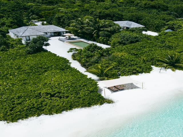 Havuzlu Delüks Günbatımı Plaj Villası