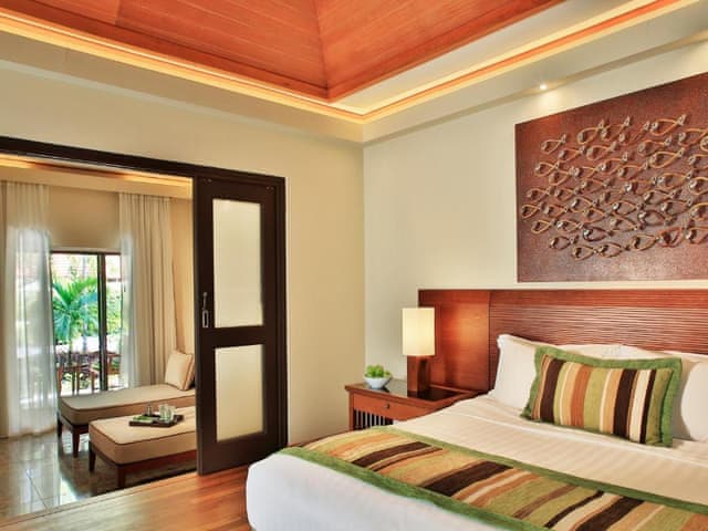 Yüzme Havuzlu Bahçeli Villa