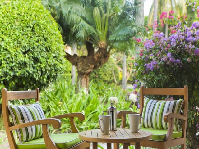 Yüzme Havuzlu Bahçeli Villa