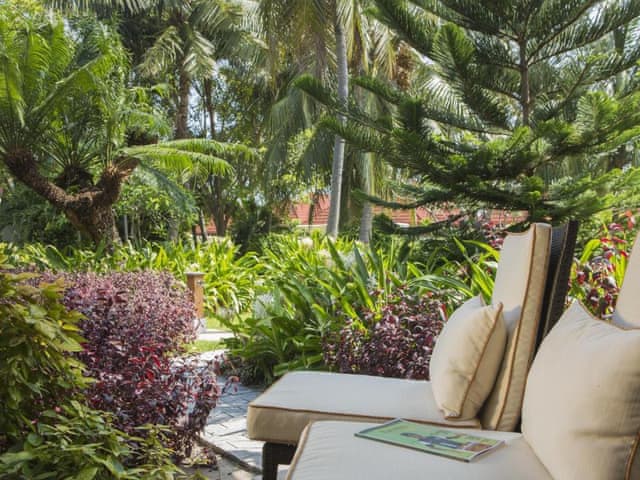 Yüzme Havuzlu Bahçeli Villa