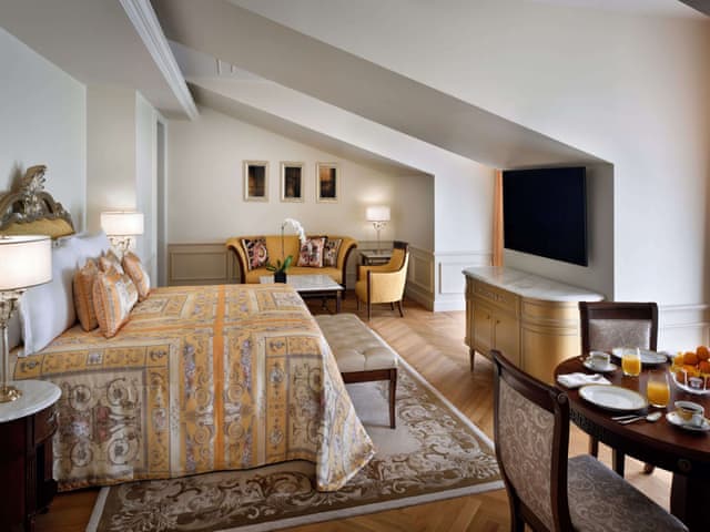 Superior Versace Creek View Room