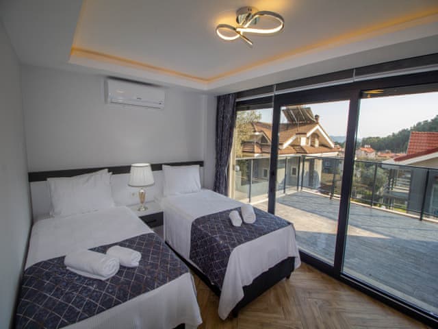 Havuzlu 4 yatak odalı Villa