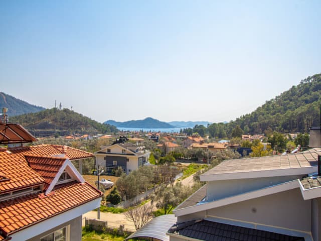 Havuzlu 4 yatak odalı Villa