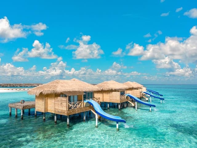 Aqua Suite with Slide