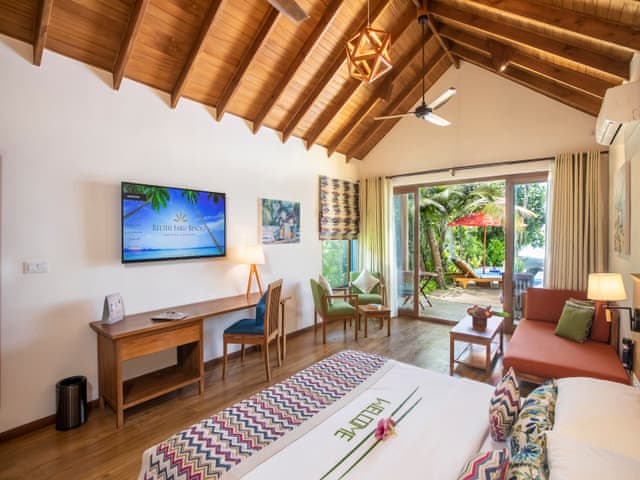 Deluxe Beach Pool Villa with One Floating Breakfast