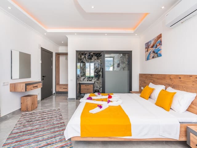 Havuzlu 2 yatak odalı Villa