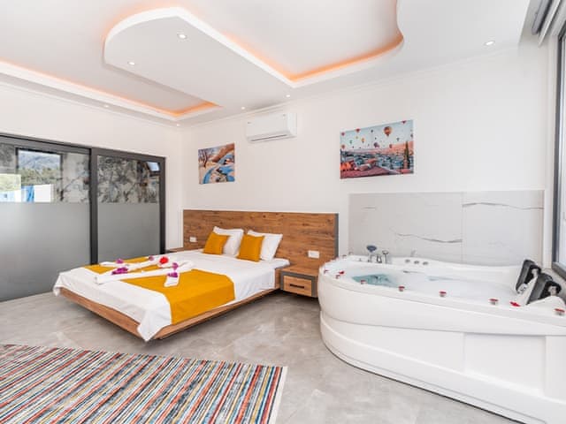 Havuzlu 2 yatak odalı Villa