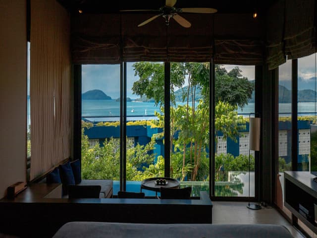 1-bedroom Family Suite Partial Ocean View