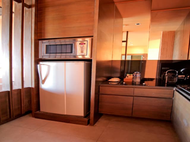 1-bedroom Family Suite Partial Ocean View