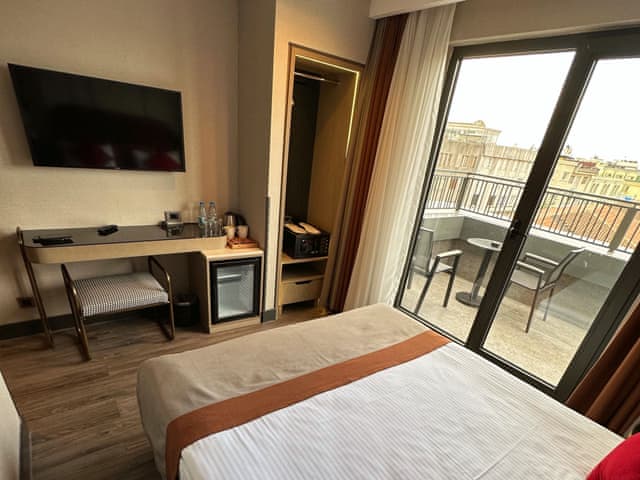 Delüks Çift Kişilik Oda (Balkonlu)