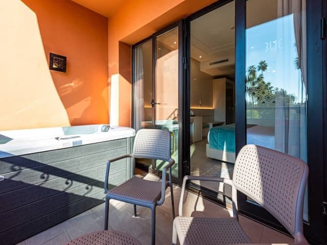 Double Room Jacuzzi with Balcony