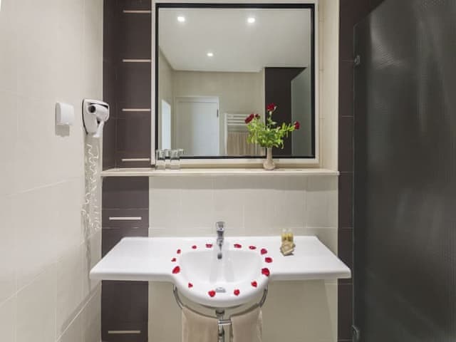 Quadruple standard garden view room with children