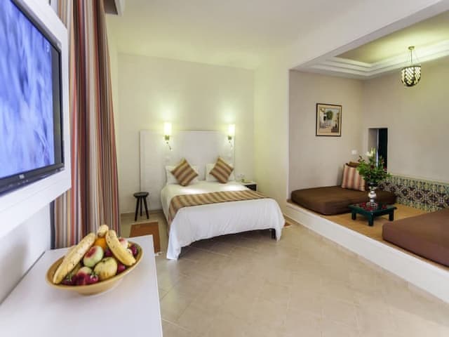 Triple standard garden view room with child