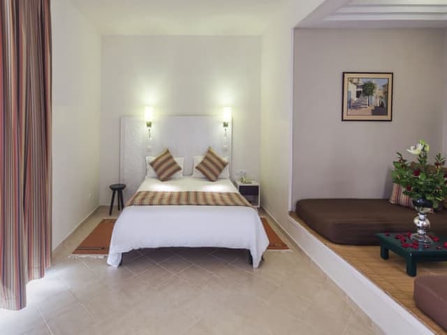 Triple standard garden view room with child