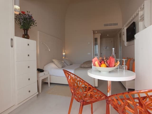 Quadruple standard garden view room with children