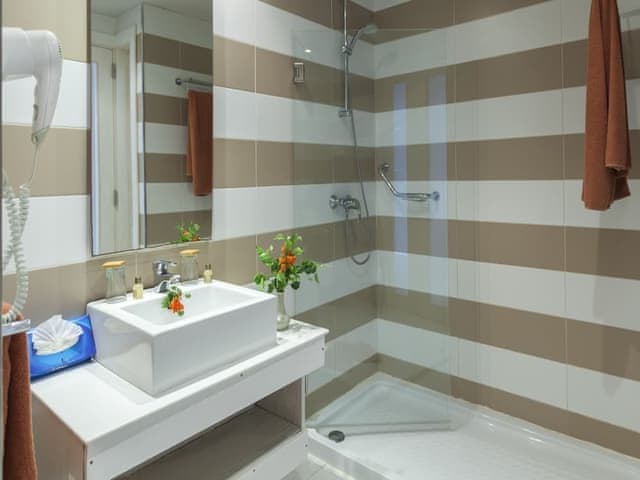 Quadruple standard garden view room with children