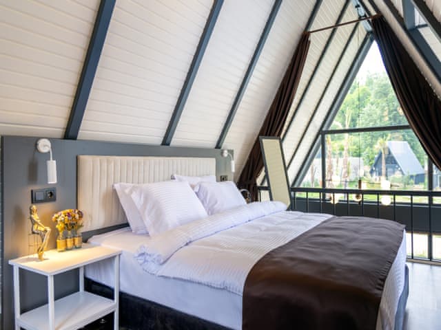 Jakuzili Superior Bahçe Bungalovu (Termal Sulu)